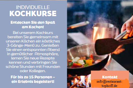 Person kocht mit Pfanne, lächelnd, bunte Zutaten, professionelle Atmosphäre